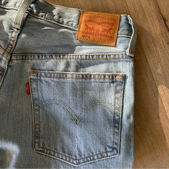 NWOT Levi’s 501 Distressed Jeans - Picture 11 of 12